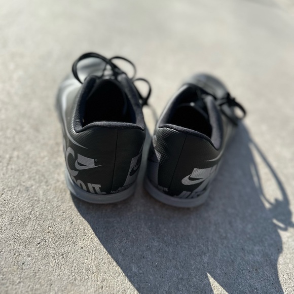 Nike Mercurial Indoor soccer futsal shoes - Picture 3 of 6